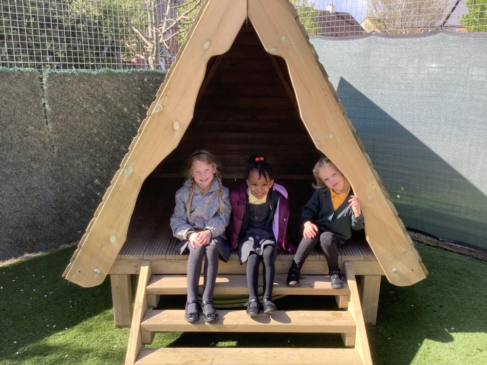 New outdoor creative play area opens at Swindon primary school 