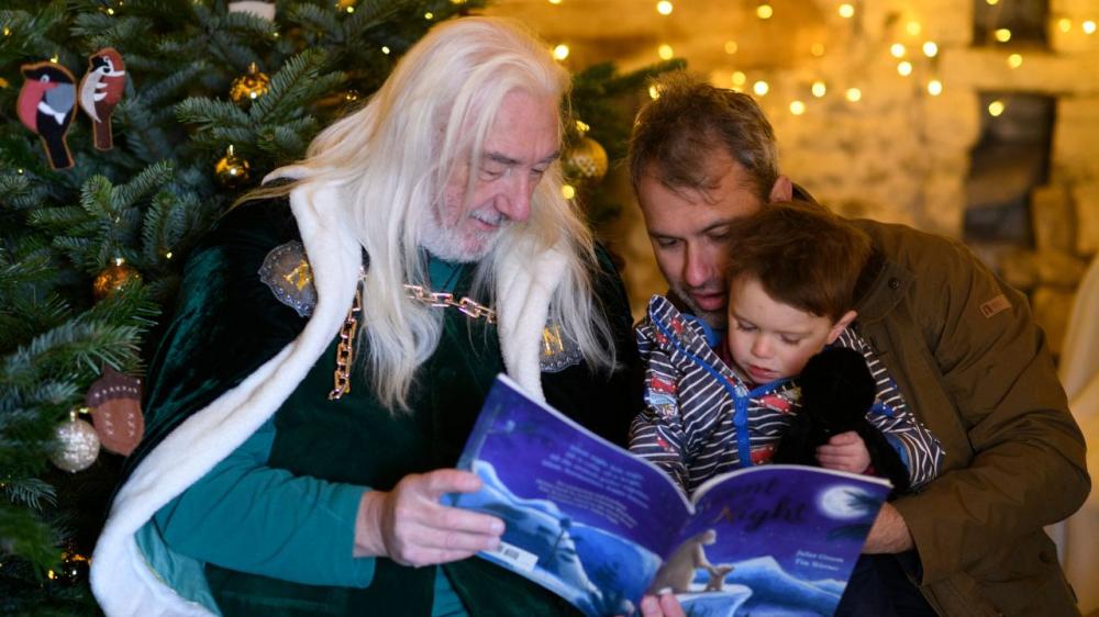 Christmas stories and markets at Avebury