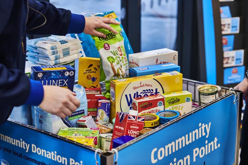 Supermarket giant urges customers to support foodbanks