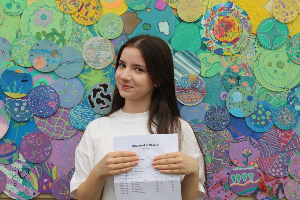 Abbey Park School celebrates latest GCSE success